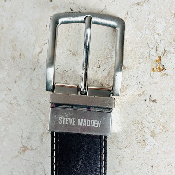 Steve Madden Brown Leather Belt Mens Size 32 Brushed Nickel Logo Buckle - Picture 6 of 7